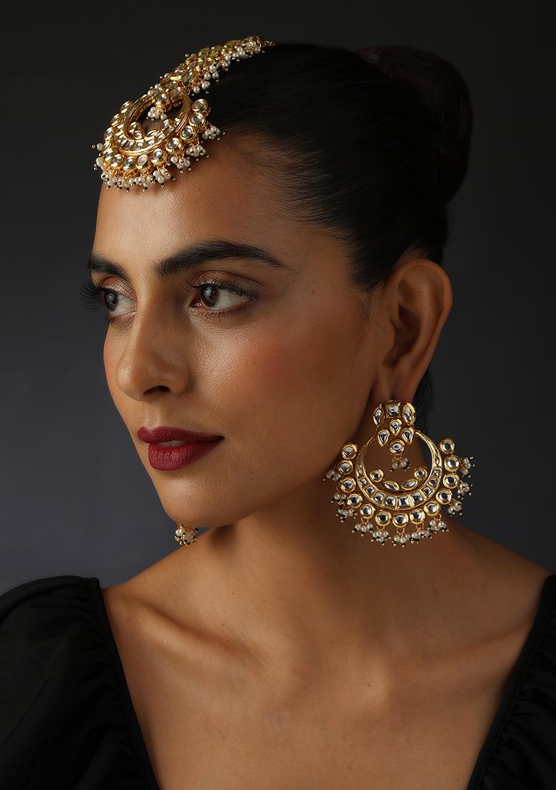 White Gold Tone Kundan Maangtika With Earrings