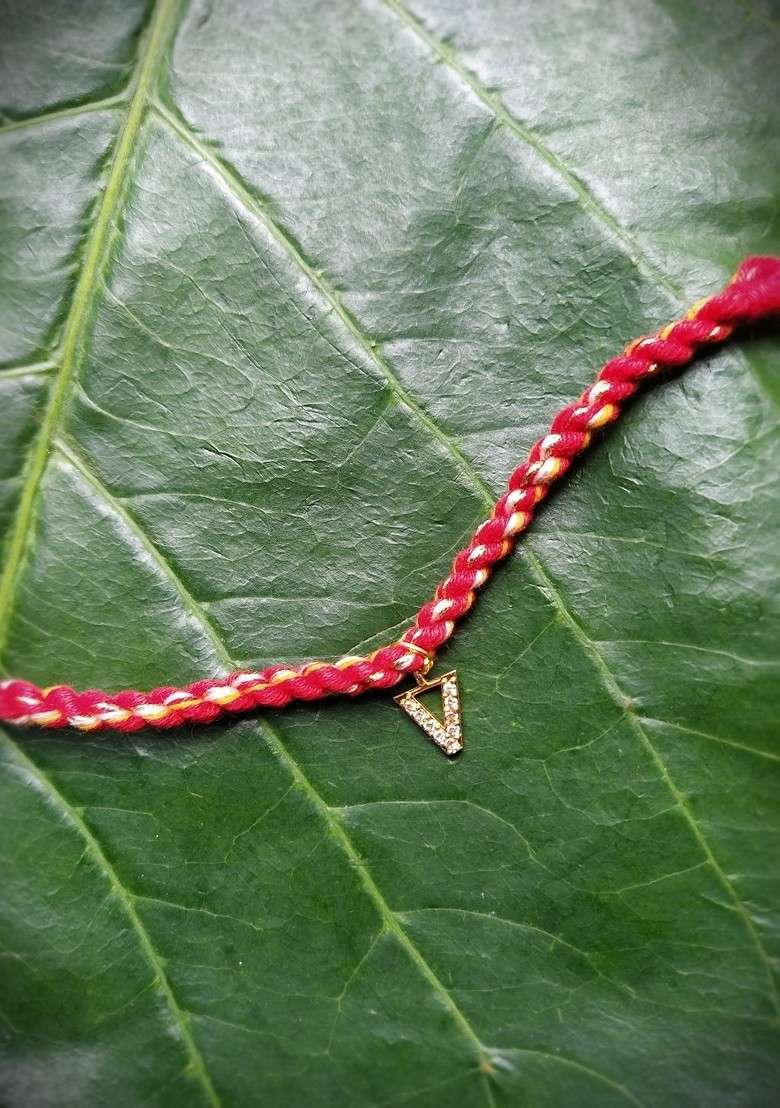 Men Gold Plated Red And White Ad Studded V Alphabet Customized Thread Rakhi - Indya