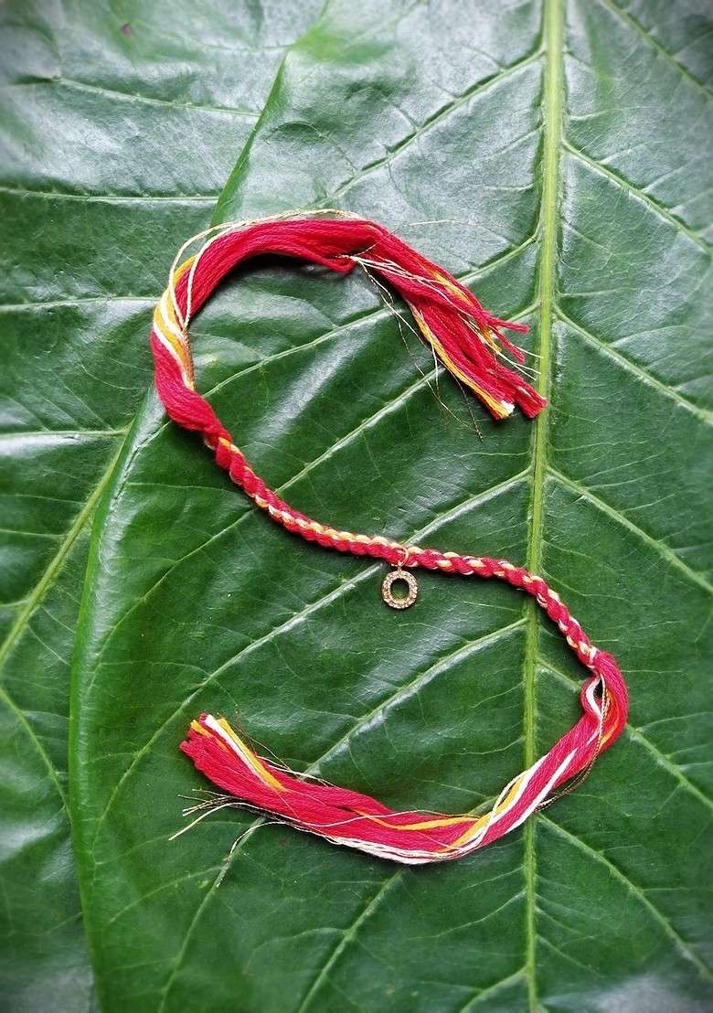 Men Gold Plated Red And Yellow Ad Studded O Alphabet Customized Thread Rakhi - Indya