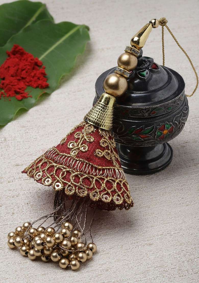 Women Gold Toned Handcrafted Lumba Rakhi With Roli Chawal - Indya