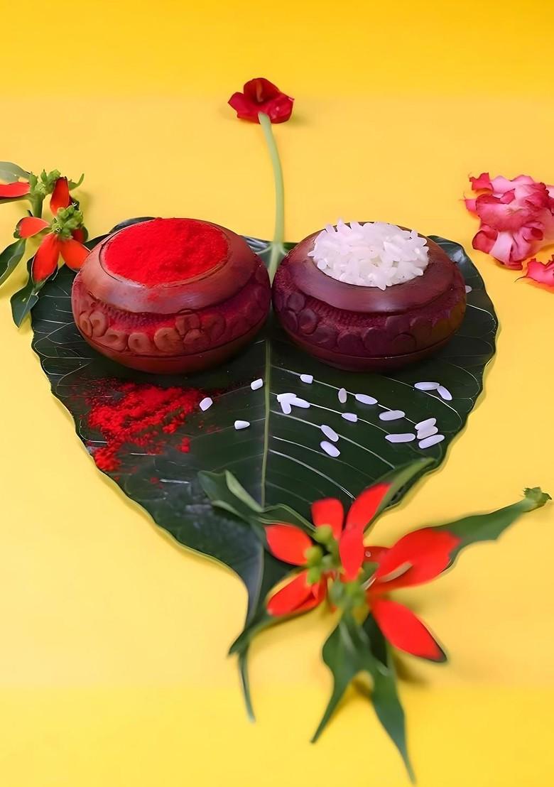 Rakhi Set With Dish Silver Coin And Greeting Card