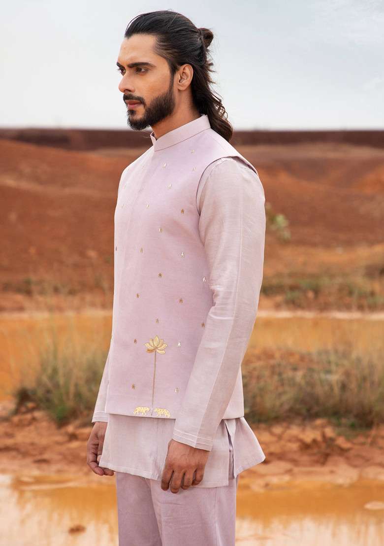 Lavender Cut Pipe Embellished Tiger Bundi Jacket For Men - Indya