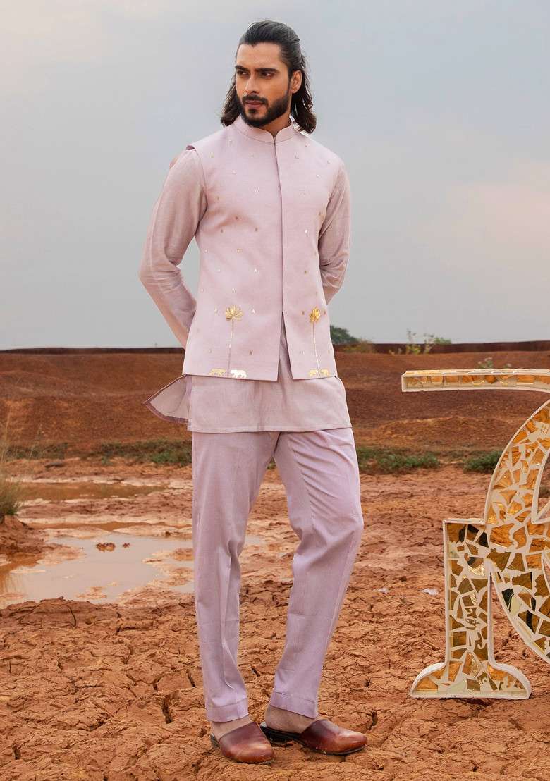 Lavender Cut Pipe Embellished Tiger Bundi Jacket For Men - Indya