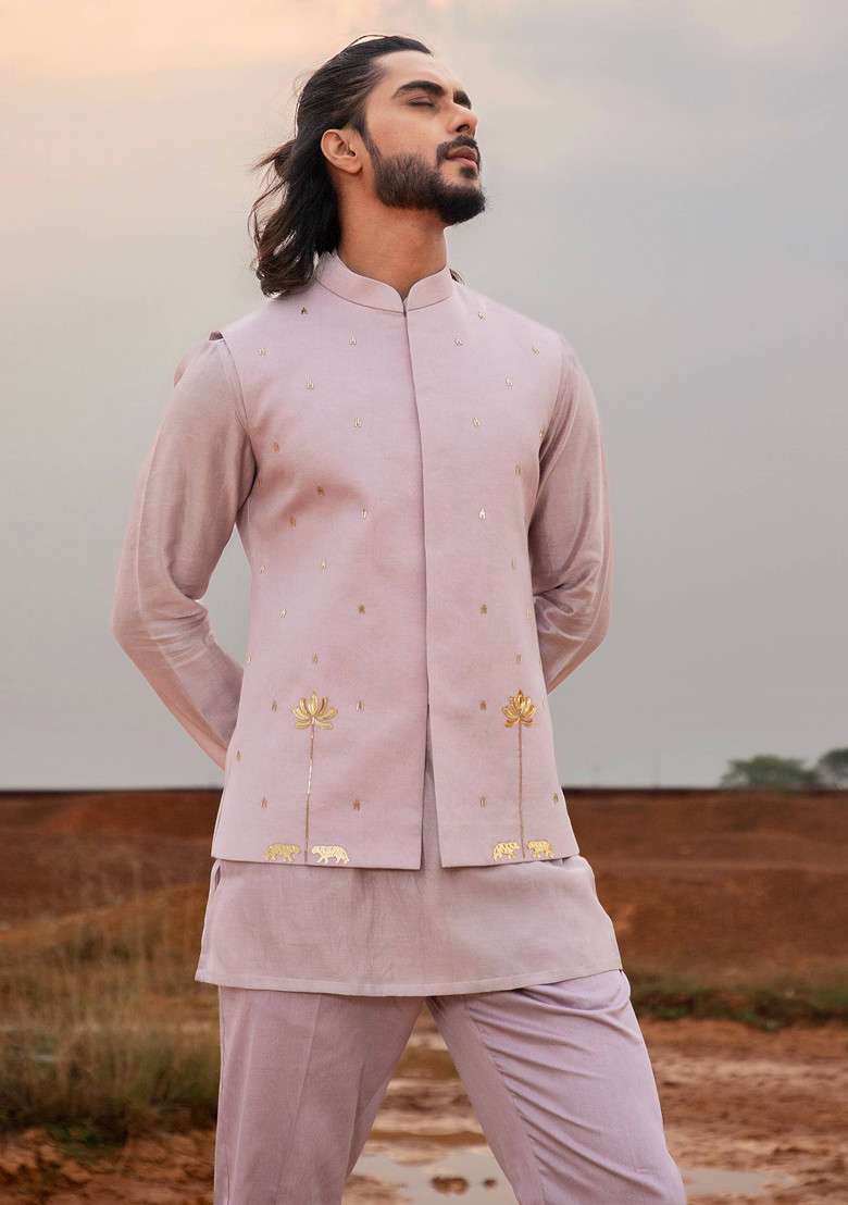 Lavender Cut Pipe Embellished Tiger Bundi Jacket For Men - Indya