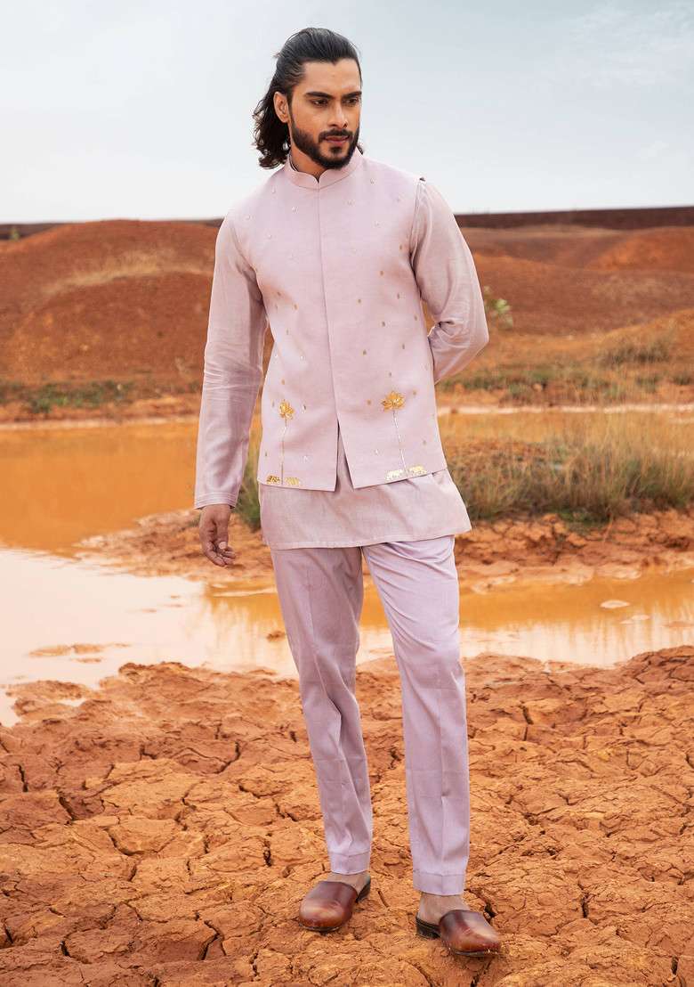 Lavender Cut Pipe Embellished Tiger Bundi Jacket Set For Men - Indya