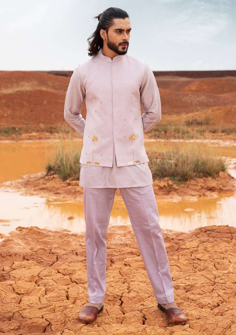 Lavender Cut Pipe Embellished Tiger Bundi Jacket Set For Men - Indya