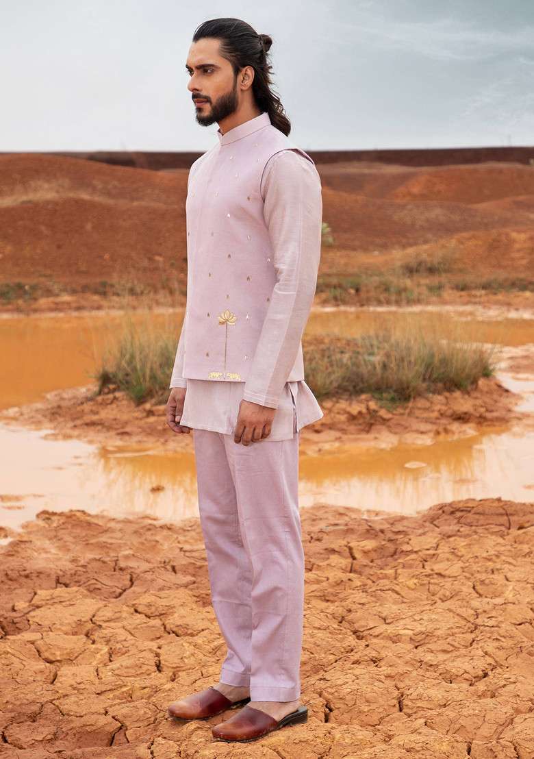 Lavender Cut Pipe Embellished Tiger Bundi Jacket Set For Men - Indya