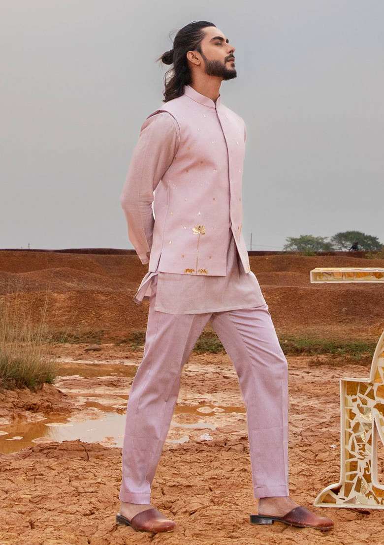 Lavender Cut Pipe Embellished Tiger Bundi Jacket Set For Men - Indya