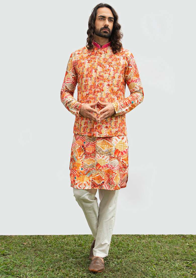 Red Diamond Printed Bundi Mirror Work Kurta Set For Men - Indya