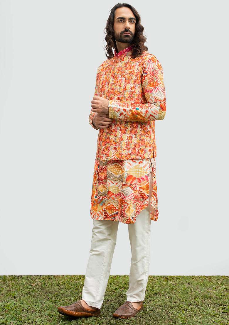 Red Diamond Printed Bundi Mirror Work Kurta Set For Men - Indya