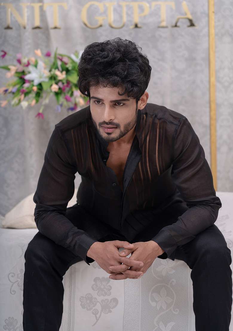 Black Pulled Thread Shirt Kurta Set For Men - Indya