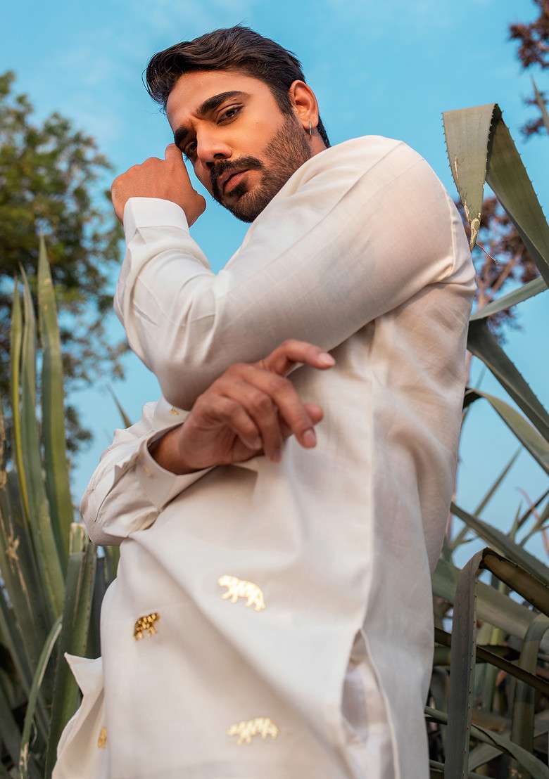 Ivory Hand Embroidered Tiger Short Kurta Set For Men - Indya