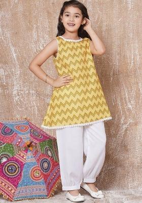 Yellow Geometric Printed Pure Cotton Kurta With Pyjamas For Girls