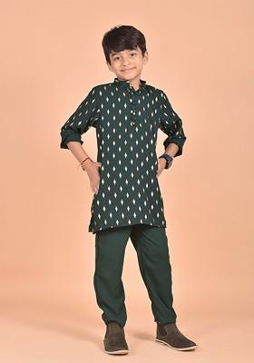 Boys Ethnic Motif Printed Mandarin Collar Long Sleeves Kurta With Trousers