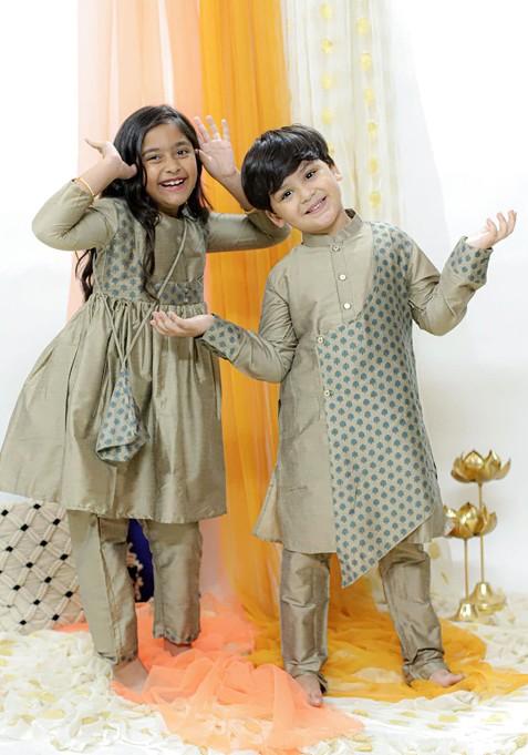 Boys Ethnic Motifs Mandrain Collar Angrakha Kurta Set — view on Indya