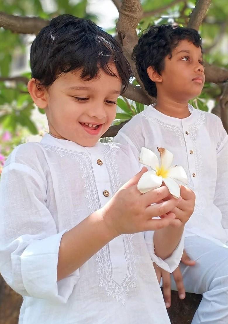 White Embroidered Cotton Kurta Set For Boys - Indya