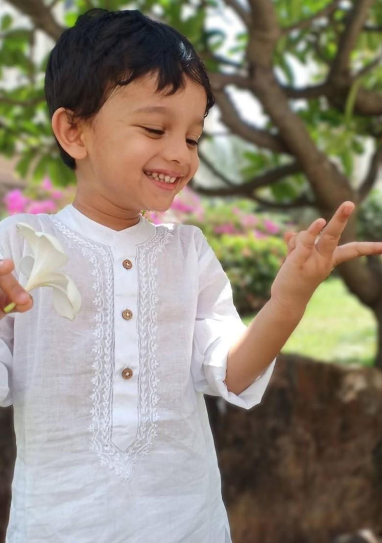 White Embroidered Cotton Kurta Set For Boys - Indya