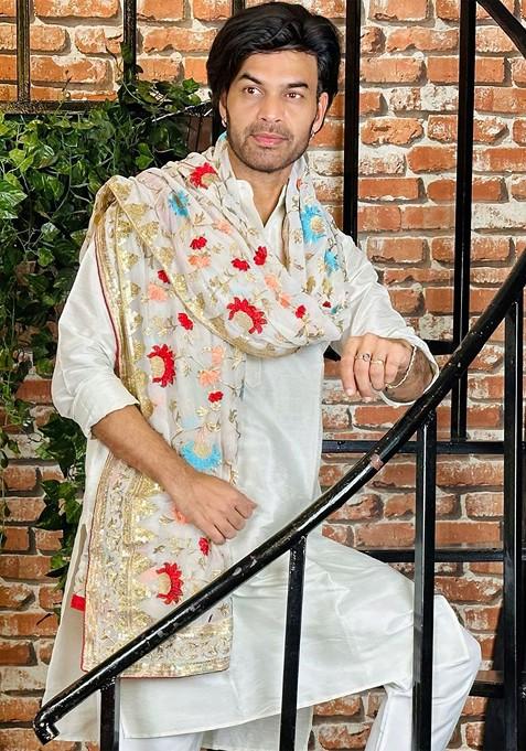 Men White And Gold Toned Embroidered Dupatta With Sequinned