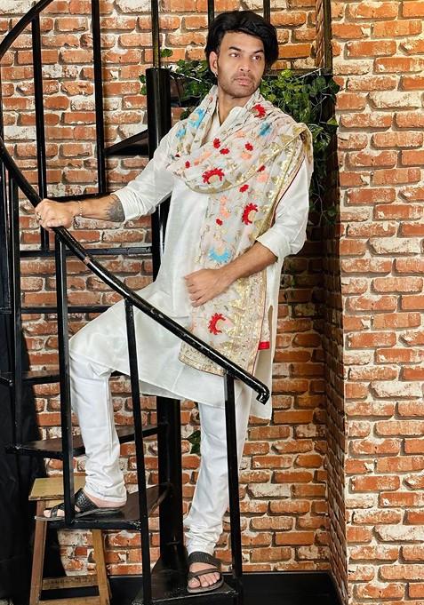 Men White And Gold Toned Embroidered Dupatta With Sequinned