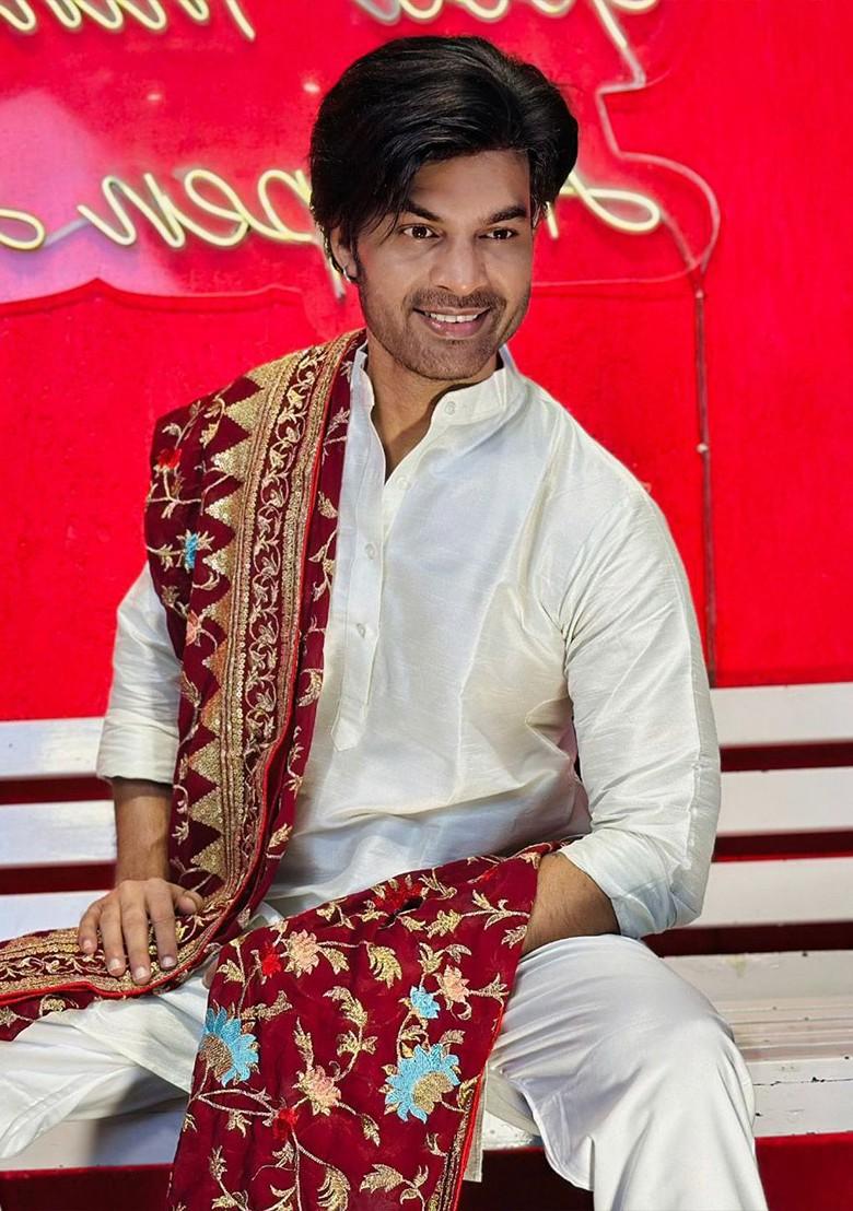 Men Maroon And Gold Toned Embroidered Dupatta With Sequinned