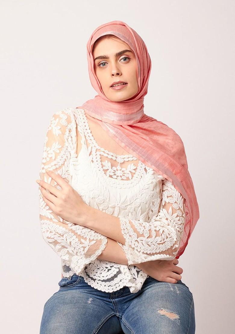 Peach And Silver Toned Linen Dupatta With Zari