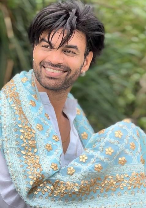 Men Floral Lucknowi Work Embroidered Georgette Dupatta With Gotta Patti