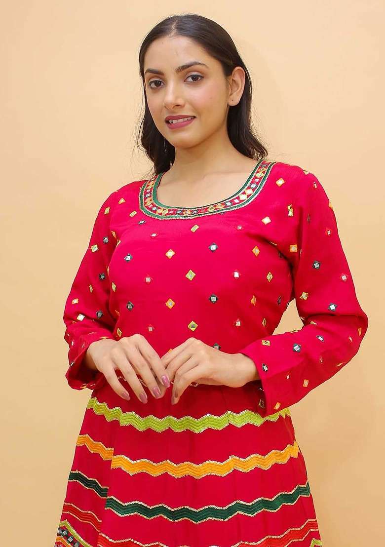 Pink Emboridered Blended Chaniya Choli Set For Navratri And Garba - Indya