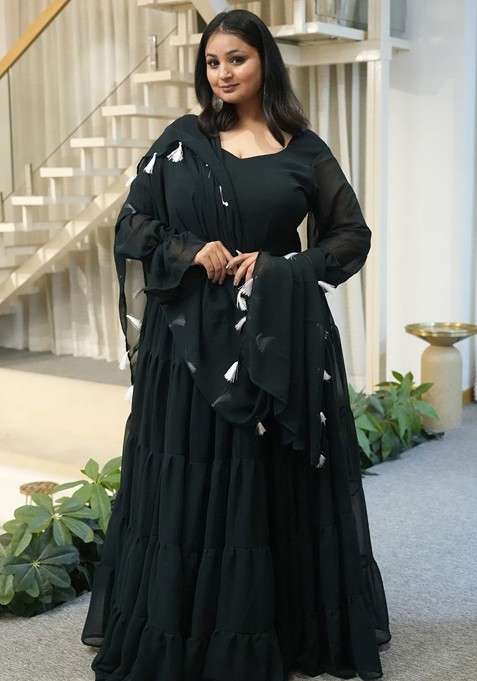 Black Emboridered Blended Chaniya Choli Set For Navratri And Garba
