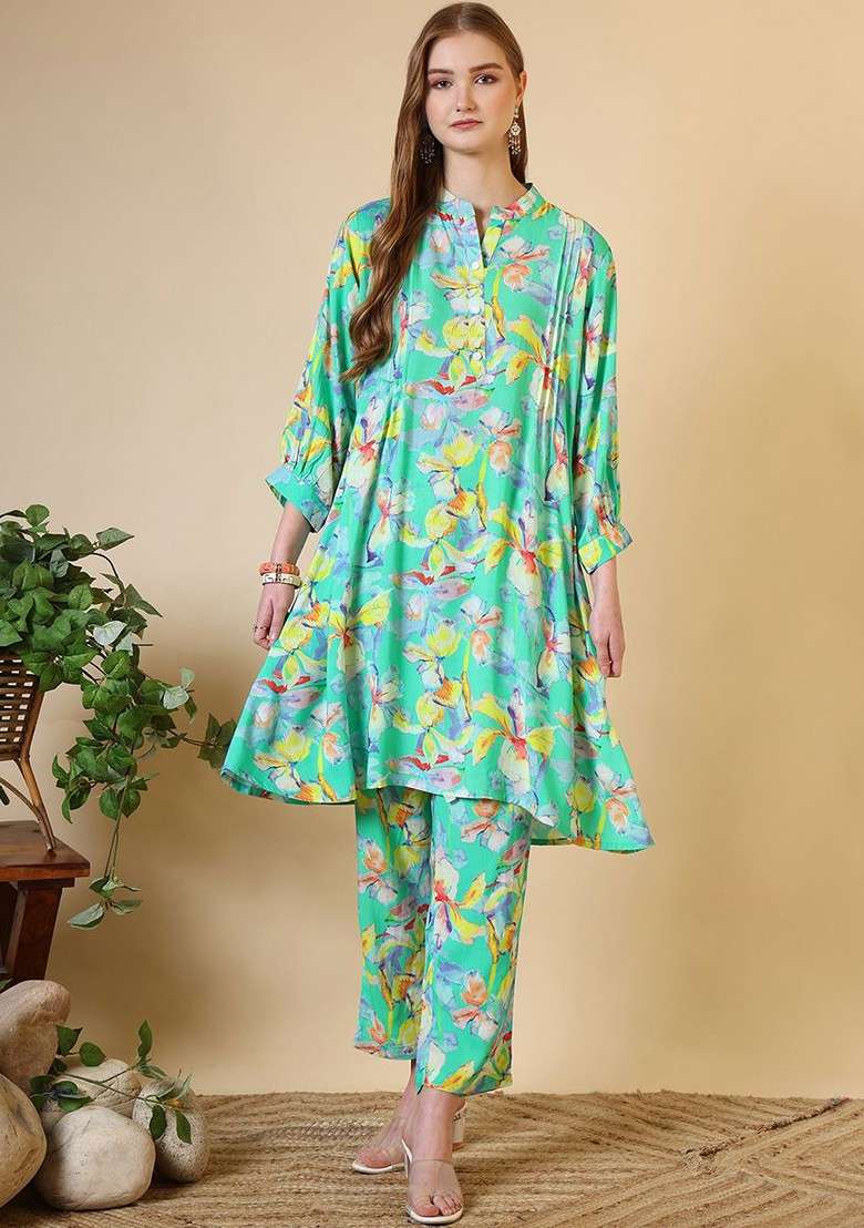Green Green Floral Printed Mandarin Collar Tunic With Trousers - Indya