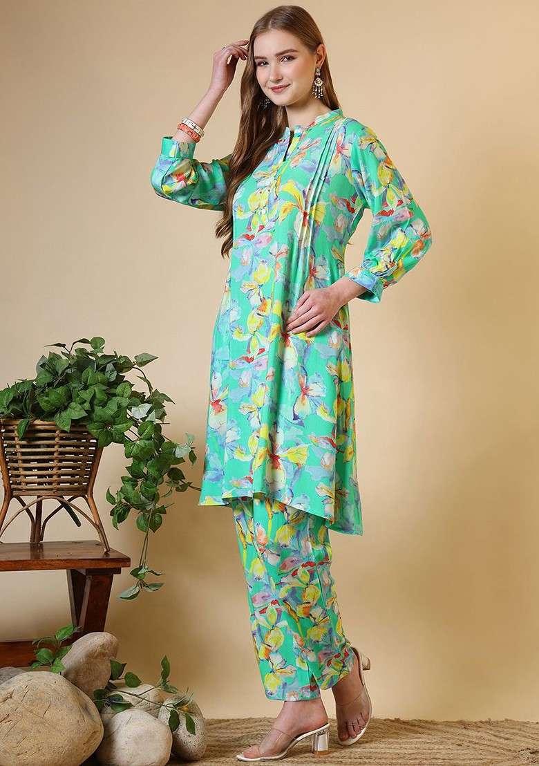 Green Green Floral Printed Mandarin Collar Tunic With Trousers - Indya