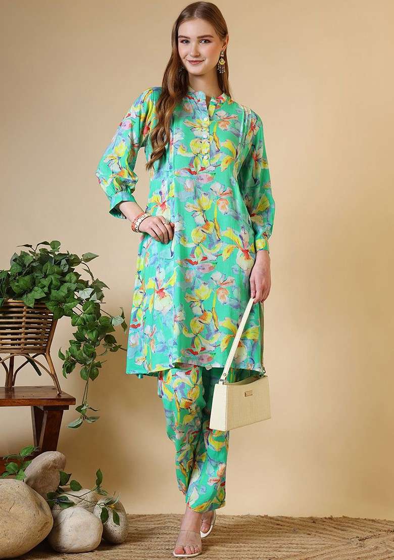 Green Green Floral Printed Mandarin Collar Tunic With Trousers - Indya