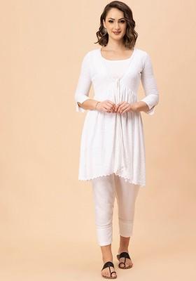 Off White Selfdesign Vneck Pure Cotton Top Ith Trousers And Aistcoat