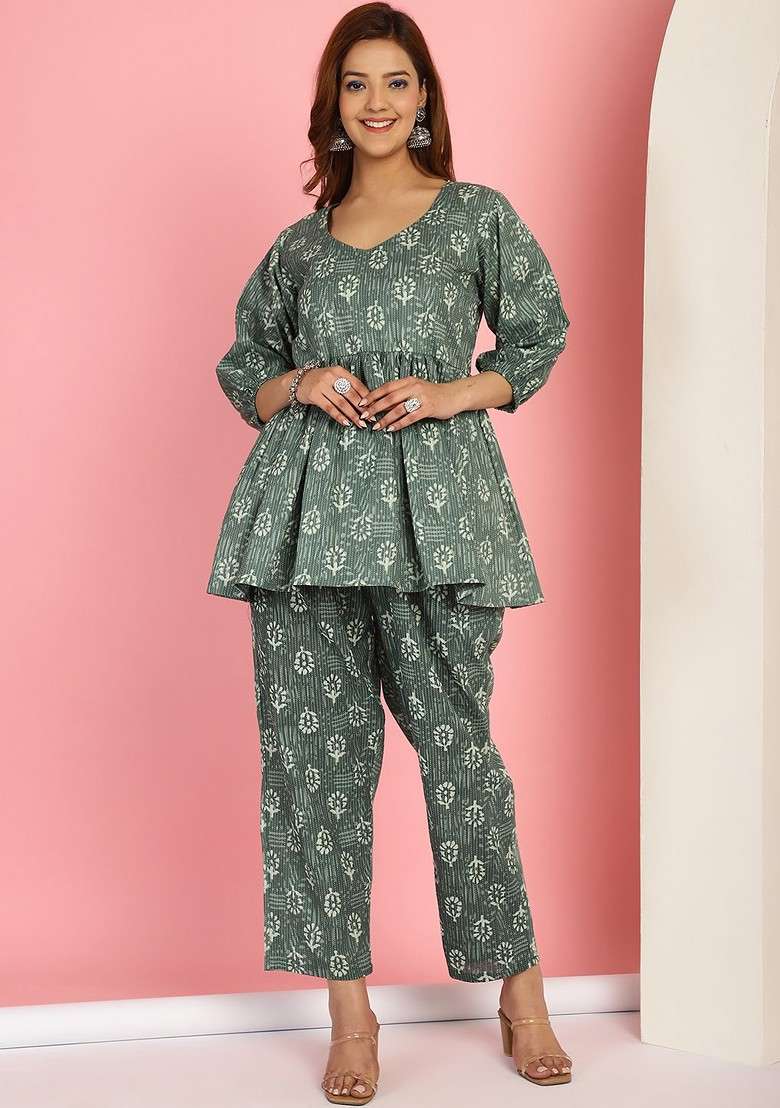 Green Floral Printed Vneck Bishop Sleeves Pure Cotton Tunic With Flared Trousers - Indya
