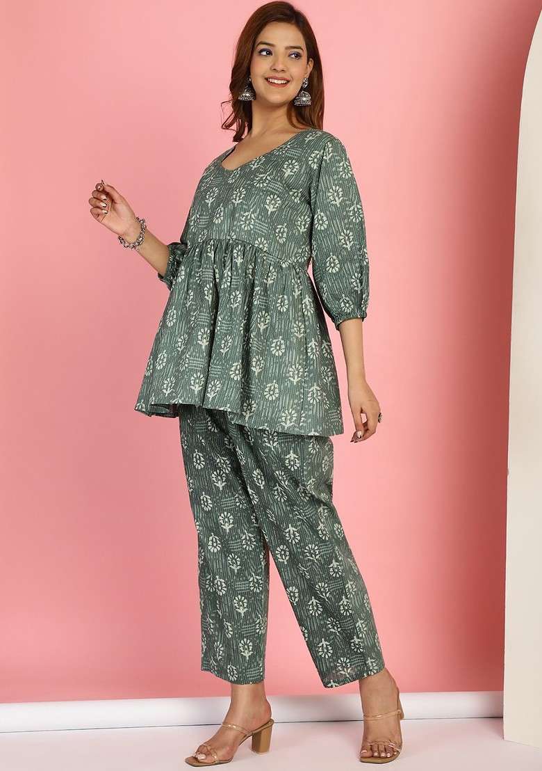 Green Floral Printed Vneck Bishop Sleeves Pure Cotton Tunic With Flared Trousers - Indya