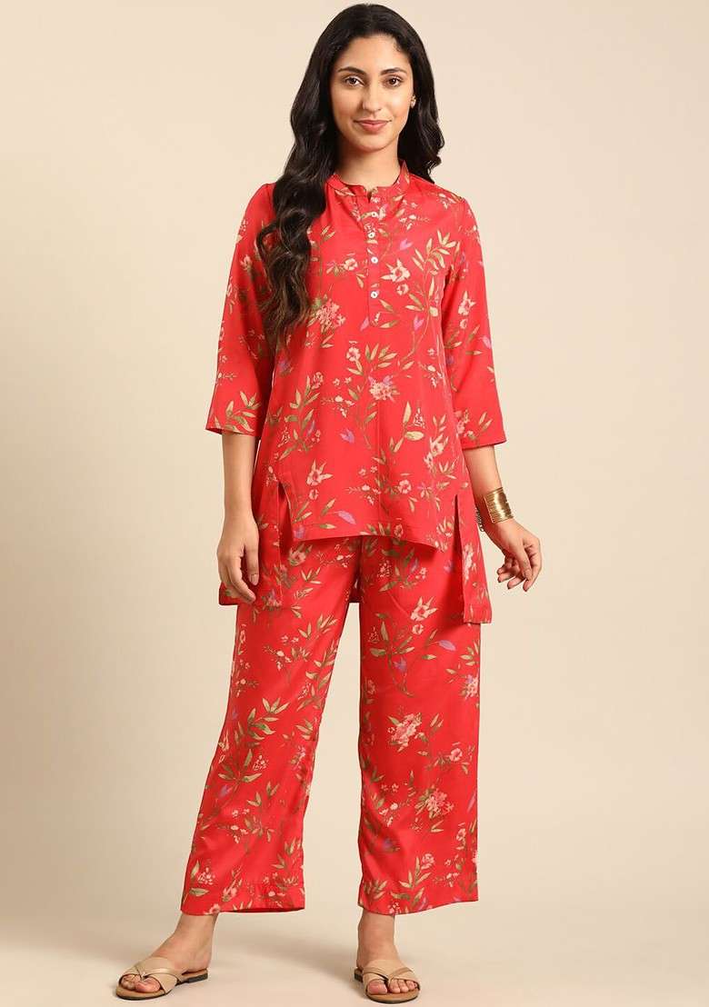 Red Floral Printed Mandarin Collar Threequarter Sleeves Kurta Ith Trousers - Indya