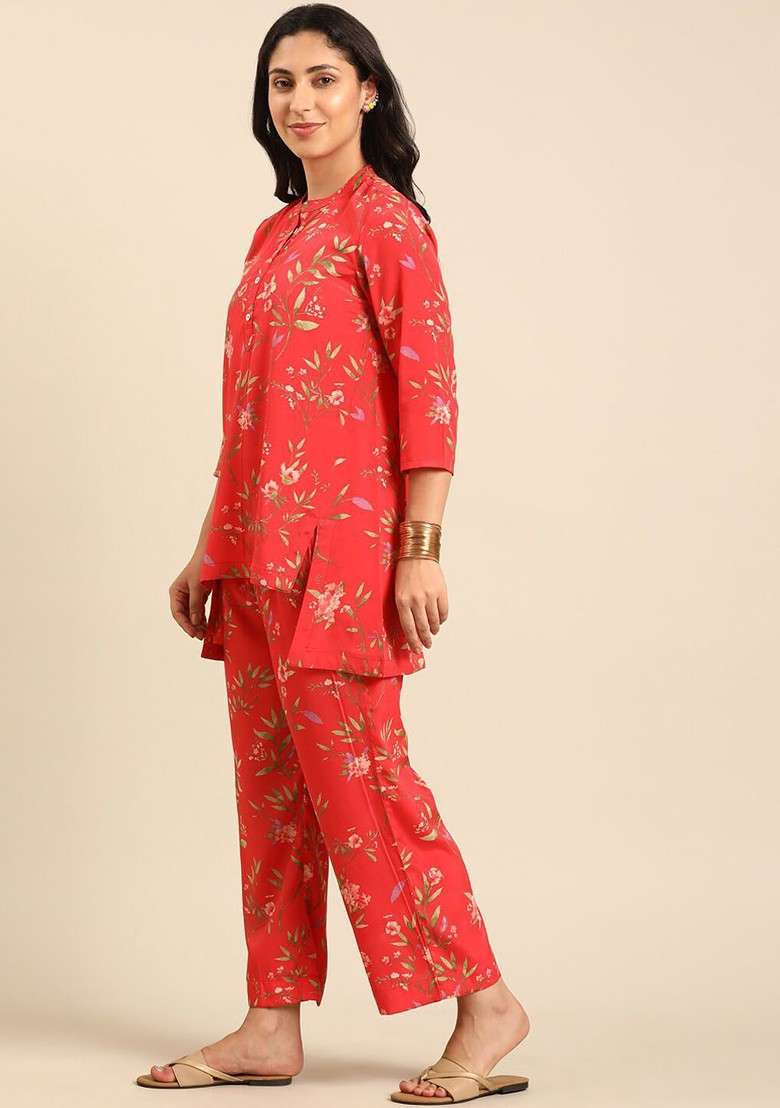 Red Floral Printed Mandarin Collar Threequarter Sleeves Kurta Ith Trousers - Indya