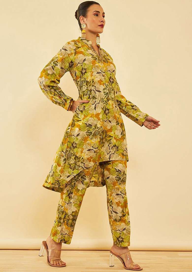 Green Floral Printed Muslin Regular Mirror Work Kurta With Trousers - Indya