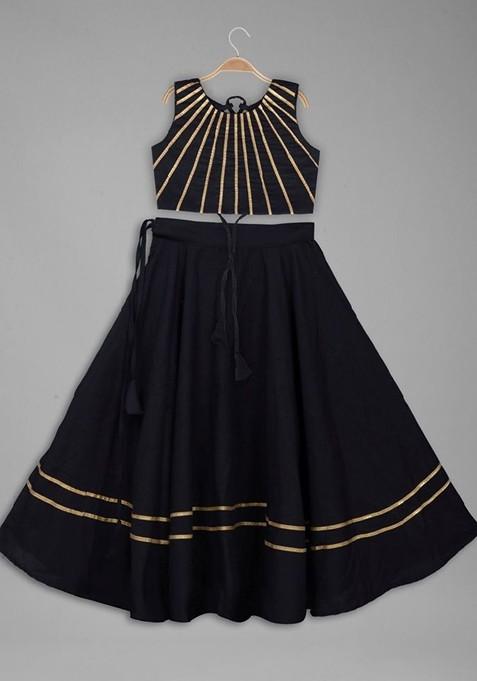 Girls Embroidered Round Neck Full Umbrella Flyer Lehenga With Choli