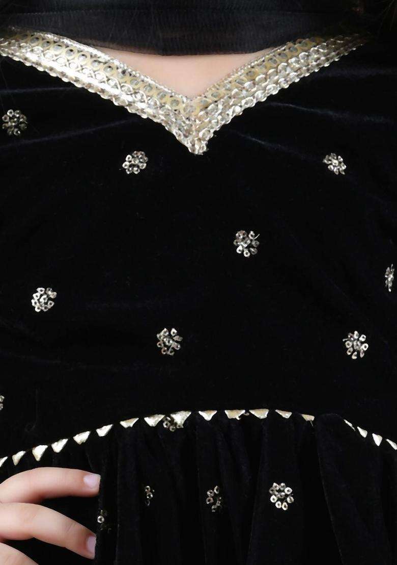 Black Embroidered Velvet Kurta Set For Girls - Indya