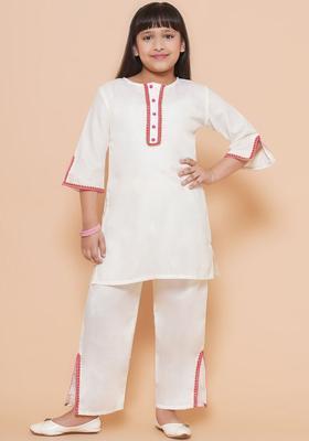 Off White Solid Cotton Kurta Set For Girls