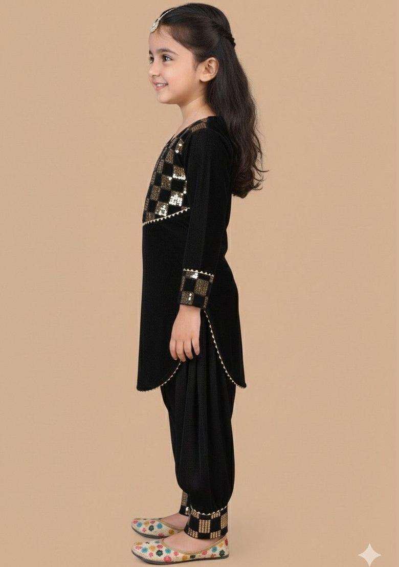 Black Embroidered Velvet Kurta Set For Girls - Indya