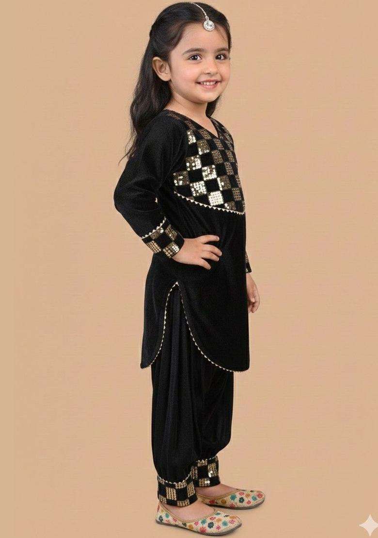 Black Embroidered Velvet Kurta Set For Girls - Indya