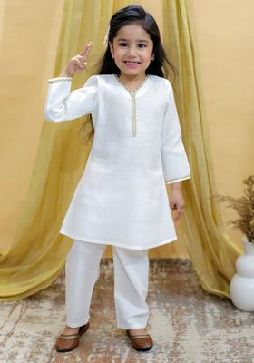 Off White Solid Cotton Kurta Set For Girls