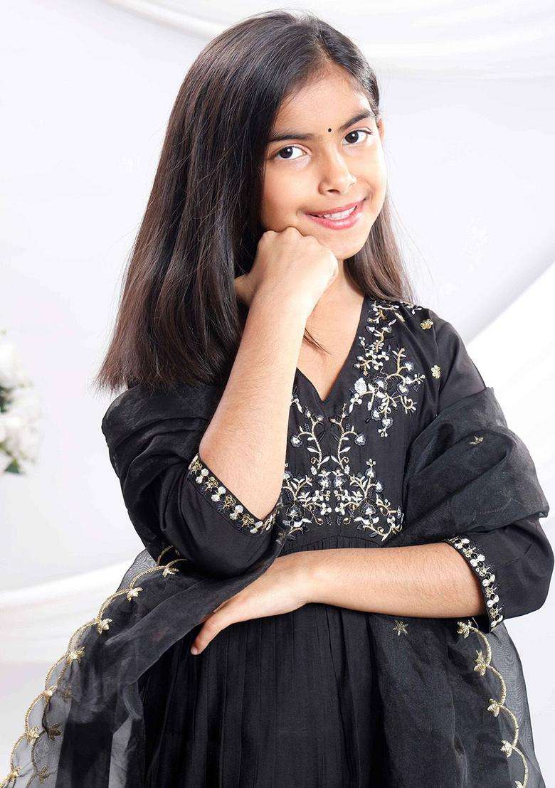 Black Embroidered Silk Kurta Set For Girls - Indya