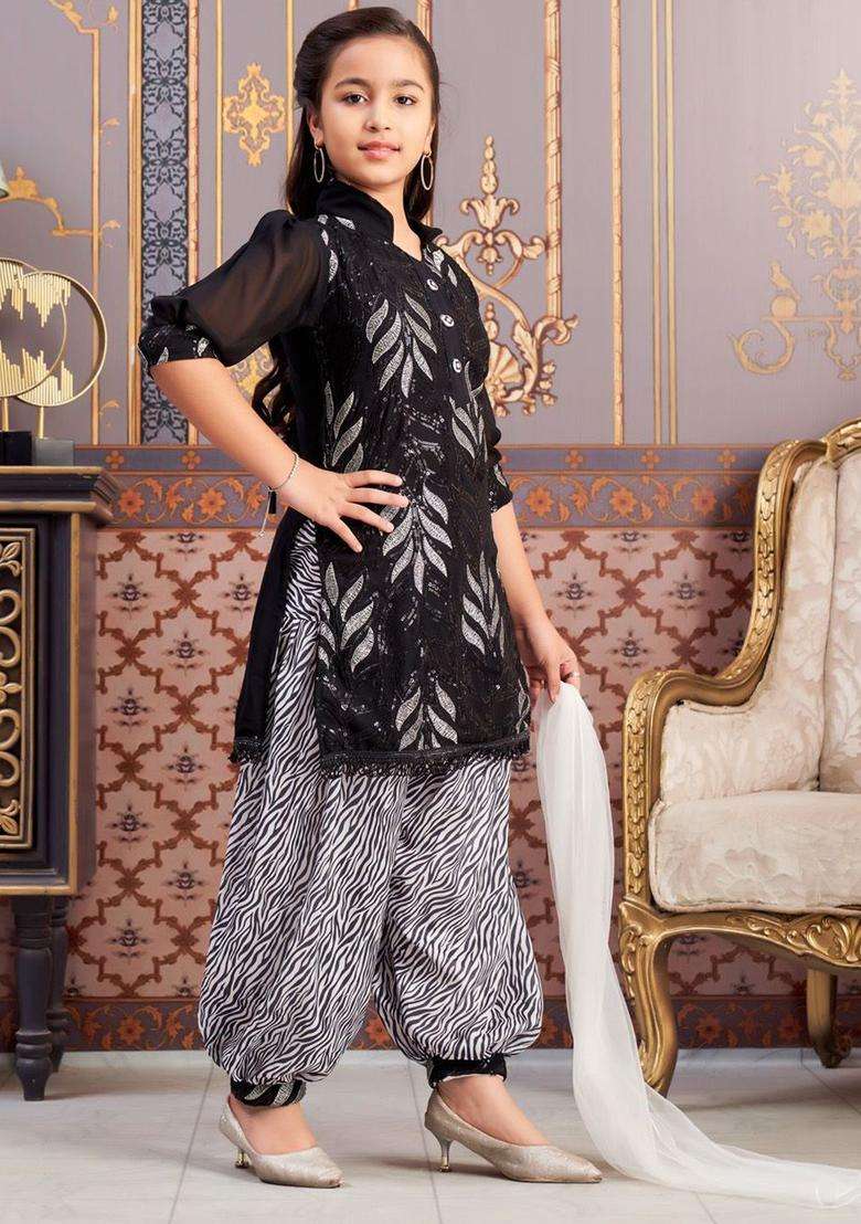 Black Embroidered Georgette Kurta Set For Girls - Indya