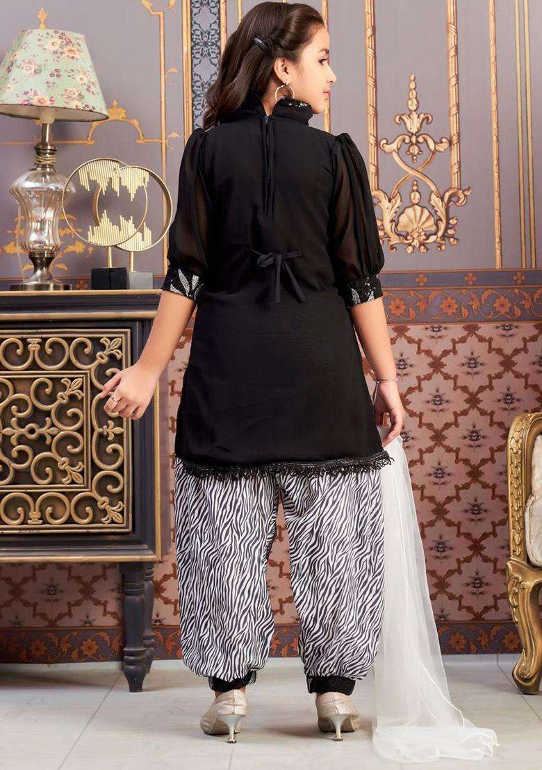 Black Embroidered Georgette Kurta Set For Girls - Indya