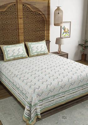 Green Geometric Cotton 210 Tc Super King Bedsheet And 2 Pillow Covers