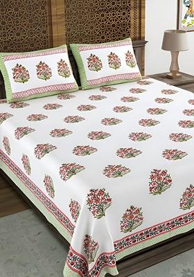 Green And White Ethnic Motifs Cotton 210 Tc King Bedsheet And 2 Pillow Covers