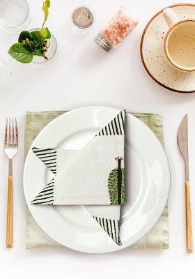 White And Green 6 Pieces Tropical Printed Cotton Table Napkins
