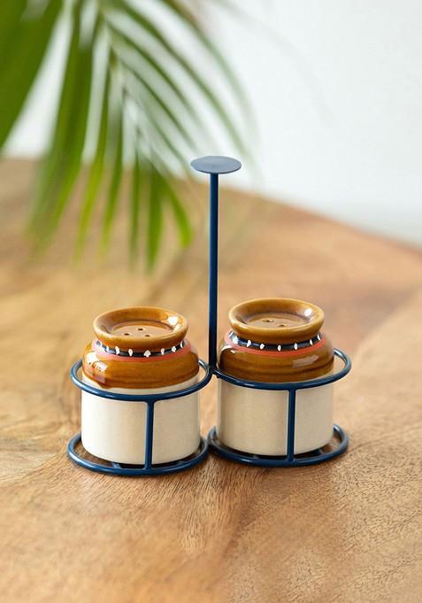 Brown And White 2 Pieces Salt And Pepper Shakers